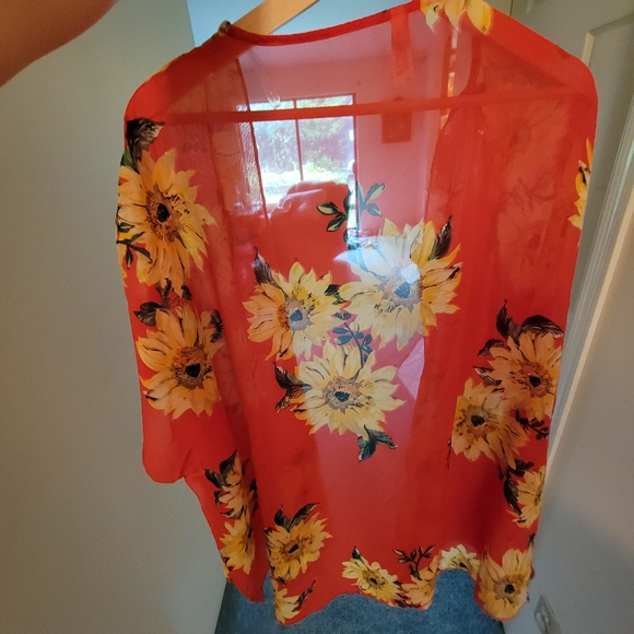 Floral cover. - Picture 2 of 3